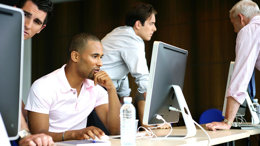 b-madrids-photographer-marathon-01 qode interactive strata